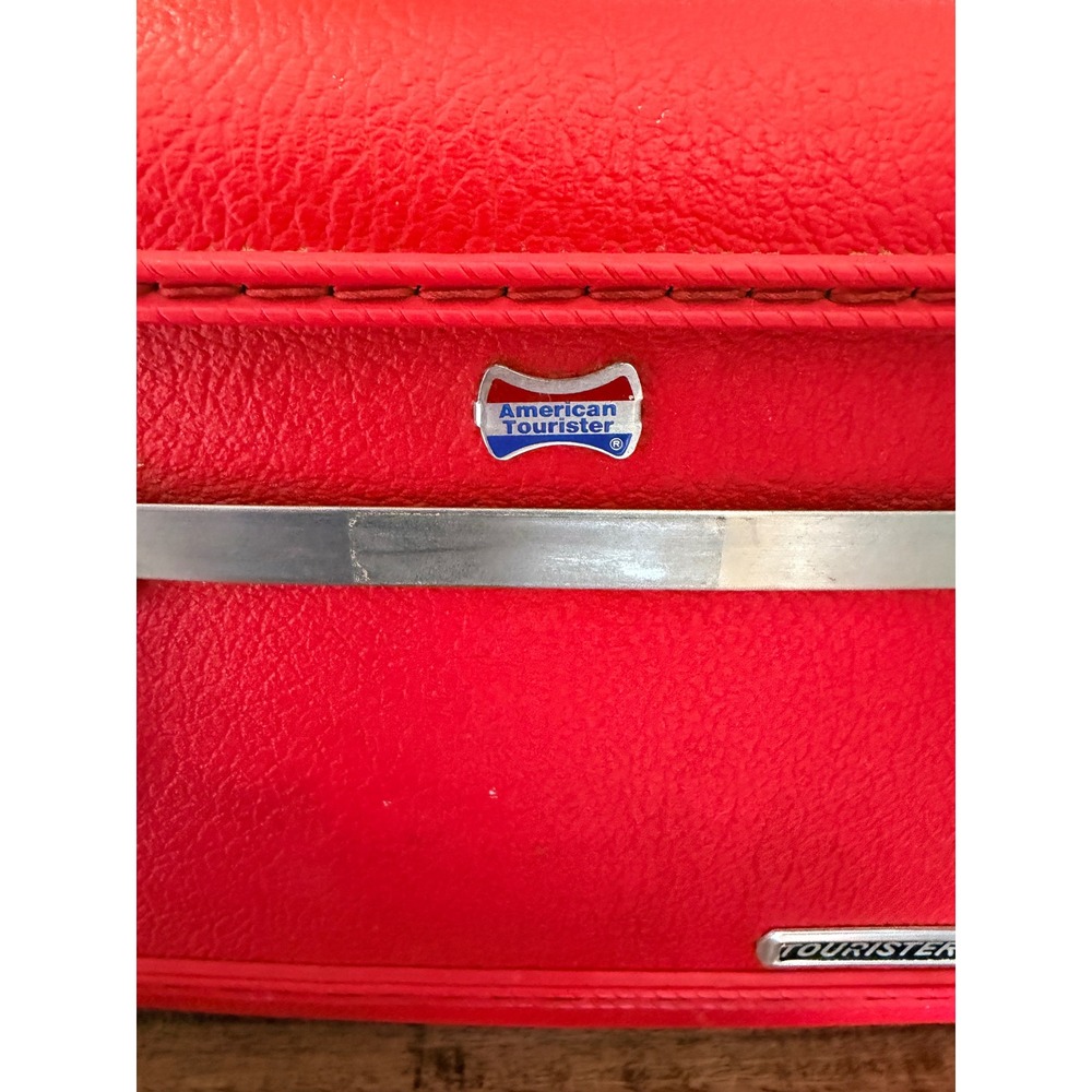 Vintage 1960s American Tourtister Tiara Red Train Case Vanity Makeup Case USA - Picture 3 of 12